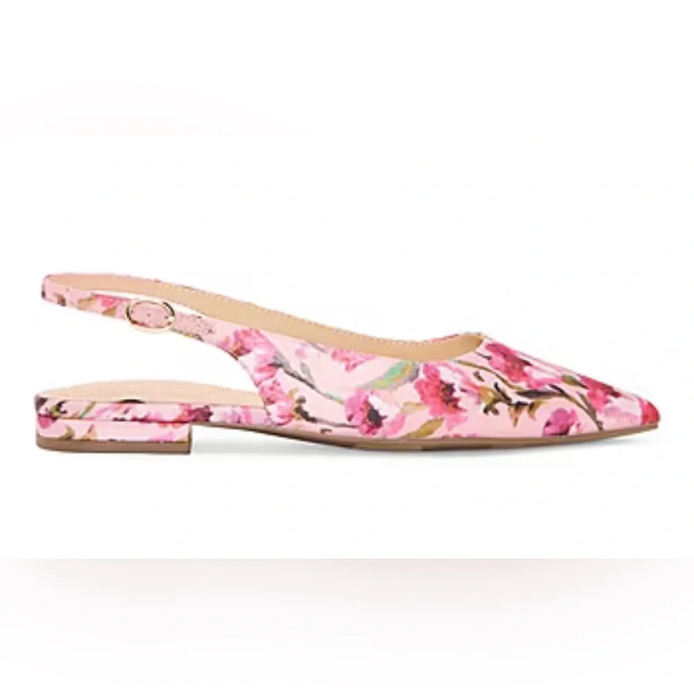 Liz Claiborne step out
